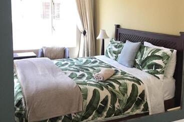 پانسیون Tom S Place Guest House