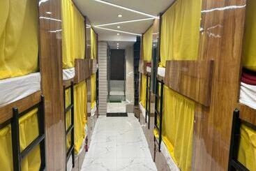 ユースホステル Sai Sharan Dormitory Near Dadar Railway Station