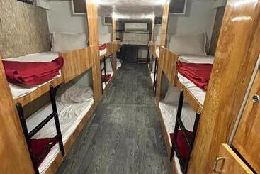 ユースホステル Sai Sharan Dormitory Near Dadar Railway Station