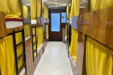 ユースホステル Sai Sharan Dormitory Near Dadar Railway Station