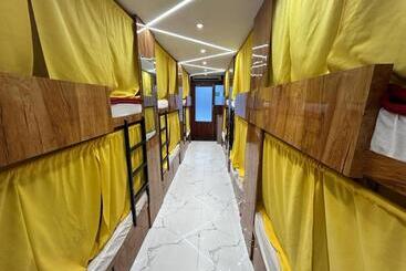 ユースホステル Sai Sharan Dormitory Near Dadar Railway Station