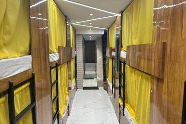 ユースホステル Sai Sharan Dormitory Near Dadar Railway Station