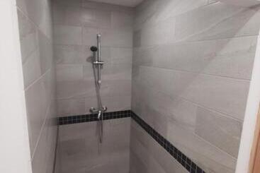 تختخواب و صبحانه La Chambre De Pousse
