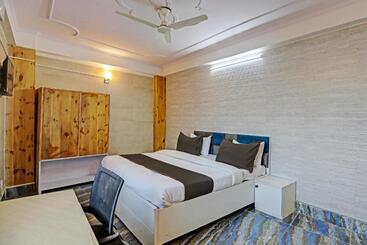 هتل Big Bang Near Delhi Airport