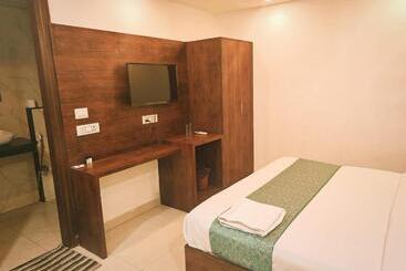 هتل Big Bang Near Delhi Airport