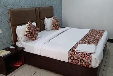 هتل Big Bang Near Delhi Airport