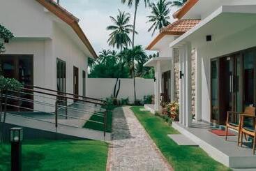 هتل Rejuvenate Resort And Restaurant