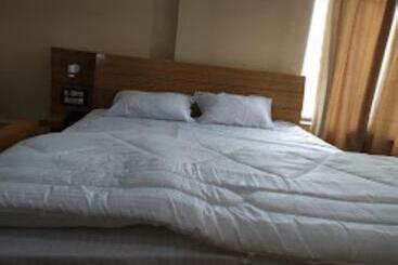 בית מלון כפרי Shar Inn Balrampur