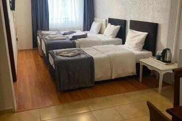 هتل Timex Suites