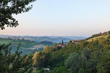 پانسیون Charming Barolo Wine Loft