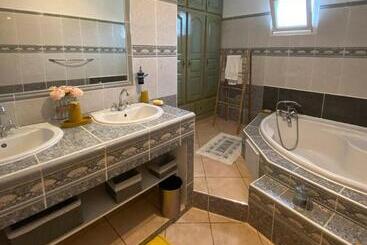 پانسیون La Villa D Elyas