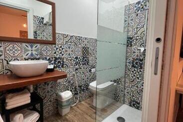 پانسیون Zelia Rooms