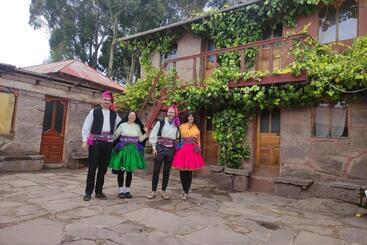 تختخواب و صبحانه Sky Lodge Taquile