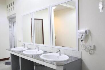 Chaiwat Hostel