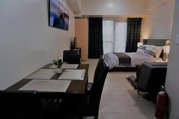 Eighty One Building C53j Condotel