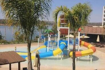هتل Prive Praias Do Lago Eco Resort