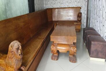 هتل Oyo 93512 Umbuy Homestay