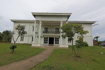 هتل Oyo 93512 Umbuy Homestay