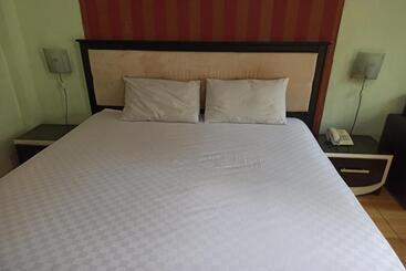 هتل Oyo 93512 Umbuy Homestay
