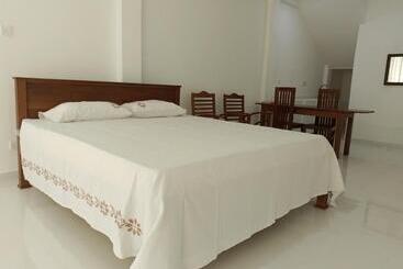 هتل Vthree Family House