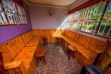 پانسیون De Guest Cave