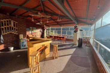 پانسیون Habitación Privada Con Terraza Panorámica, Cocina, Parqueadero