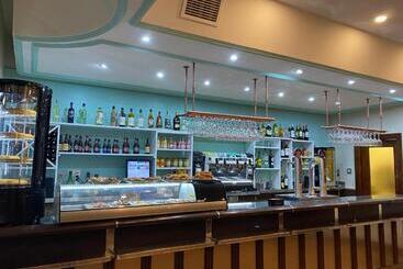 پانسیون Hostal Restaurante Posada Del Duque
