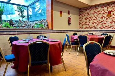 پانسیون Hostal Restaurante Posada Del Duque