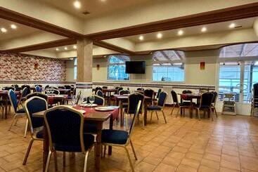 پانسیون Hostal Restaurante Posada Del Duque