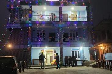 پانسیون Vati Guesthouse