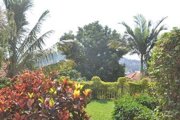 هتل Calm Suites Kampala