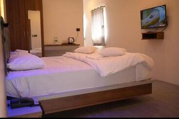 בית מלון כפרי Kapila Inn Ranjangaon