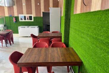 هتل Saukari S & Restaurant Rishikesh