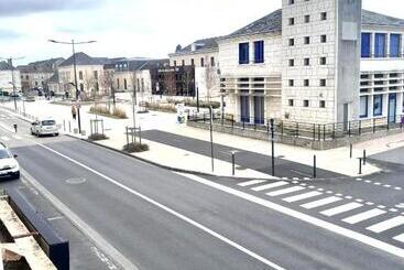 Le Bugatti Studio En Face De La Gare