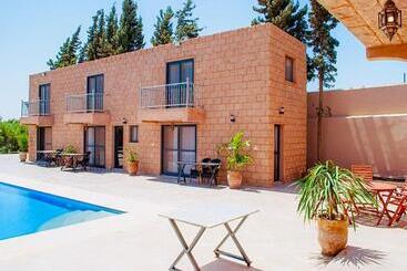 پانسیون Bungalow Kousmat 1