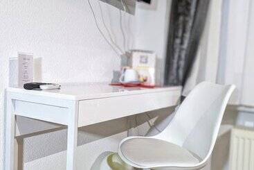 پانسیون Room In Guest Room   Single Room In City Hotel In The Centre Of Rastatt