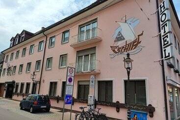 پانسیون Room In Guest Room   Single Room In City Hotel In The Centre Of Rastatt