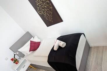 پانسیون Room In Guest Room   Single Room In City Hotel In The Centre Of Rastatt