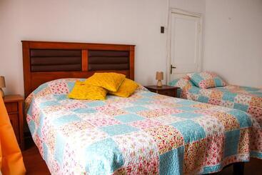 پانسیون Hostal Entreorientes