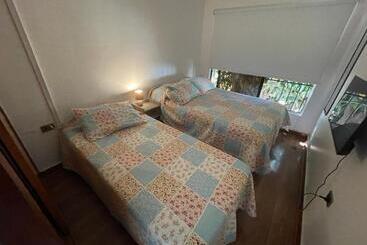 پانسیون Hostal Entreorientes