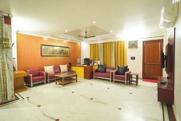 پانسیون Kalptaru Residency By Grb