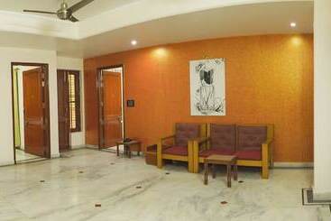 پانسیون Kalptaru Residency By Grb