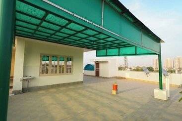پانسیون Kalptaru Residency By Grb
