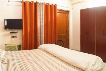 پانسیون Kalptaru Residency By Grb