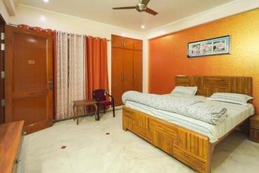 پانسیون Kalptaru Residency By Grb