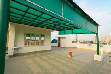 پانسیون Kalptaru Residency By Grb