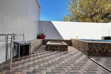 پانسیون The Olive Branch Guesthouse And Animal Sanctuary