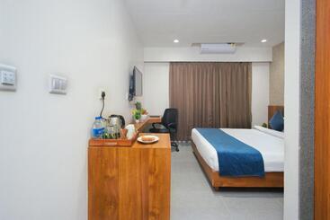 Отель Pride Elite Wellness Resort Becharaji Near Becharaji Railway Station