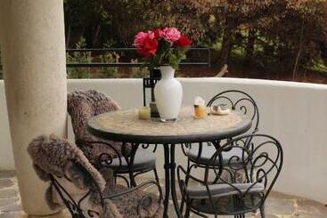 تختخواب و صبحانه Villa Jasmine