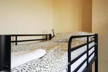 Botanic Avenue Hostel Less Than A Mile From The City Centre